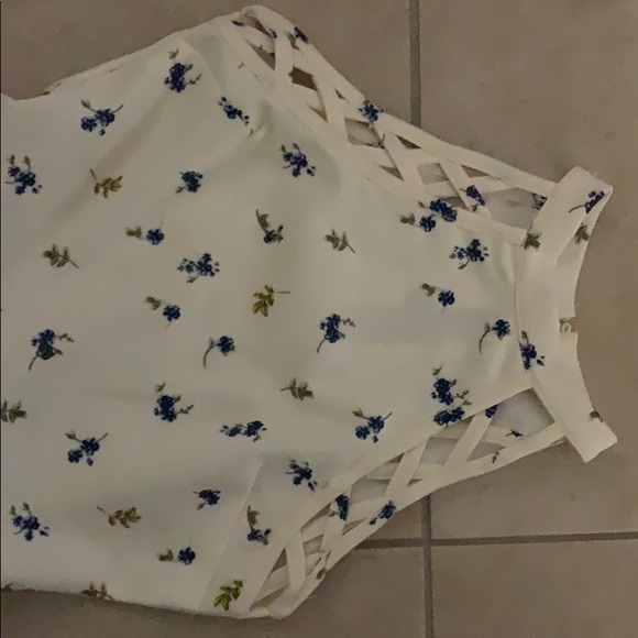 Casual dress - Picture 2 of 3